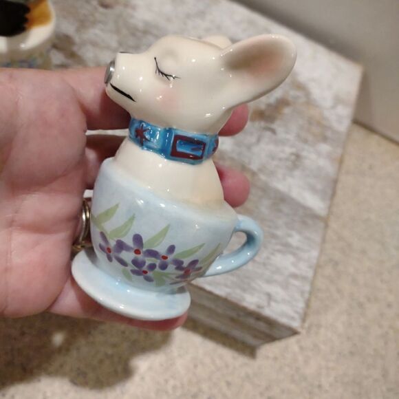 Teacup Chauawa Salt and Pepper magnetic Ceramic Shakers. C5 - Picture 5 of 8